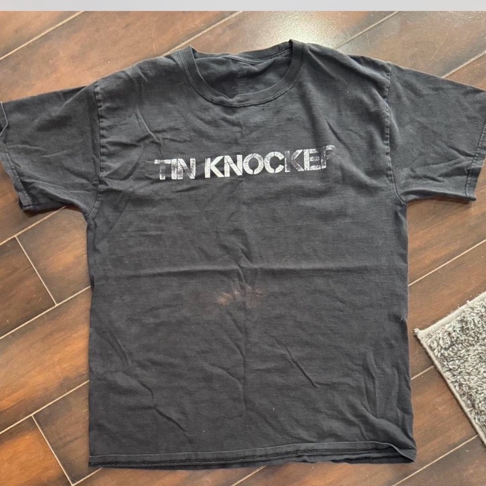Men’s Medium aTin Knocker Graphic T-Shirt